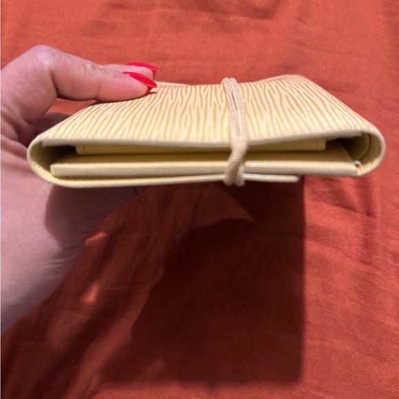 LV medium sized wallet epi yellow - Picture 3 of 8